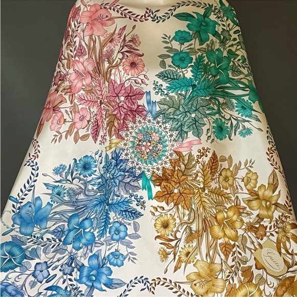 100% authentic Gucci scarf - Picture 3 of 12